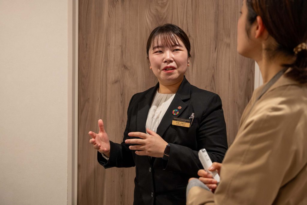 城山ホテル鹿児島の中島由紀子さんが話す様子