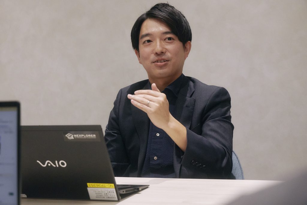 インタビューに答える経営企画部 経営企画課の小野さん