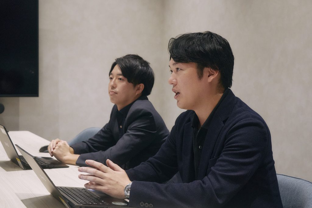 ビジョン研修の企画について話す村田さんと小野さん