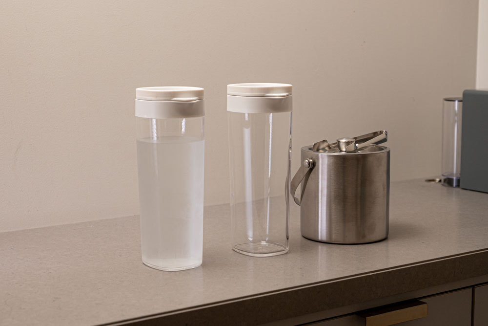 ホテル アンテルーム 那覇の客室のに設置されたカラフェ